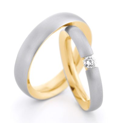 Bicolor Trauringe mit Brillant in Köln bei Juwelier Mommen am Neumarkt