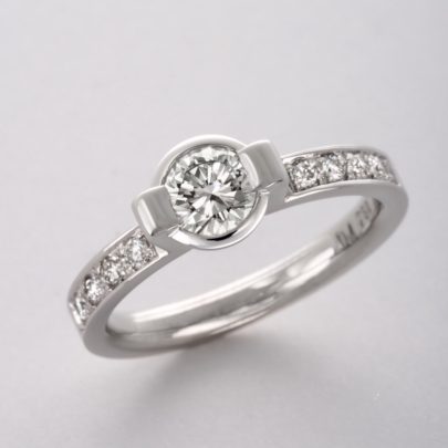 Diamantring in Weißgold vom Juwelier in Köln
