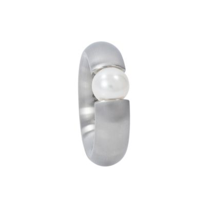 Spannring mit Perle von schmuckwerk beim Juwelier in Köln