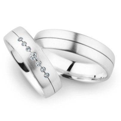 matte Weißgold Trauringe mit Fuge in Köln beim Trauringjuwelier am Neumarkt.