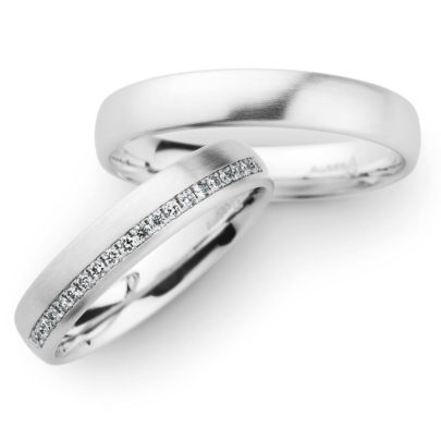 schmale Trauringe mit Brillantkranz in Köln beim Trauringjuwelier am Neumarkt.